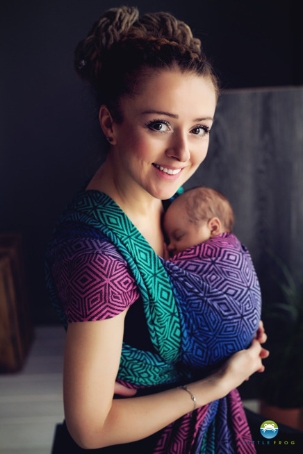 echarpe-de-portage-Little-Frog-Dark-Aurora-Cube-etoiles-en-portage