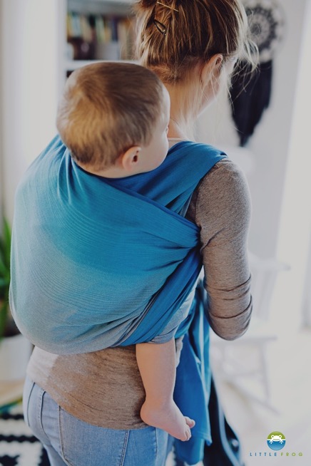 Echarpe-de-portage-Little-Frog-Dark-Lazurite-etoiles-en-portage