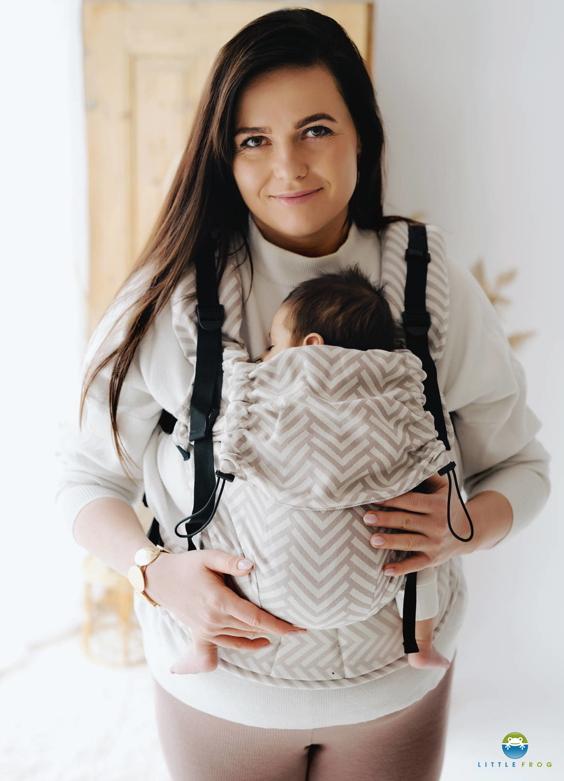 Little-Frog-Prime-v2-porte-bebe-Calm-Miles-etoiles-en-portage.