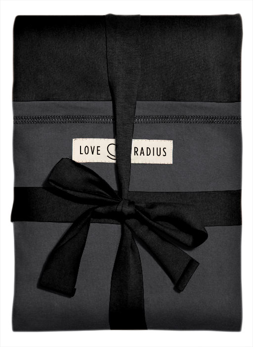 Love-radius-originale-echarpe-tricotee-noir-anthracite-etoiles-en-portage