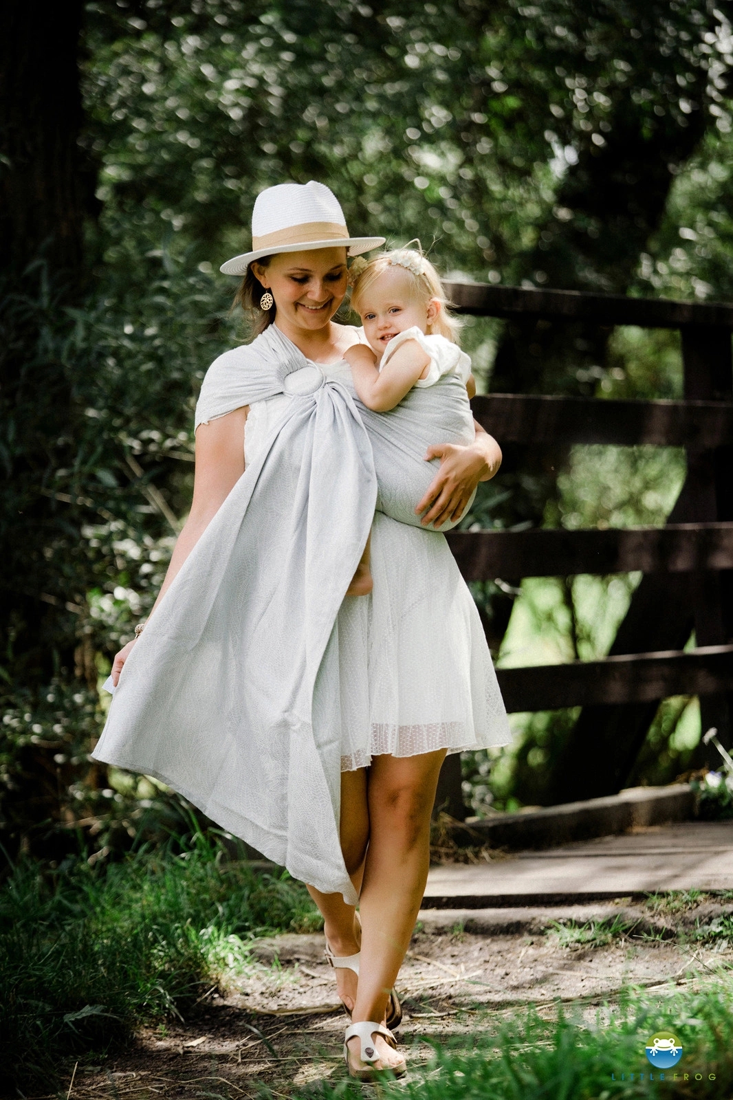 Little-Frog-Ring-Sling-Linen-Silver-Wildness-etoiles-en-portage.,