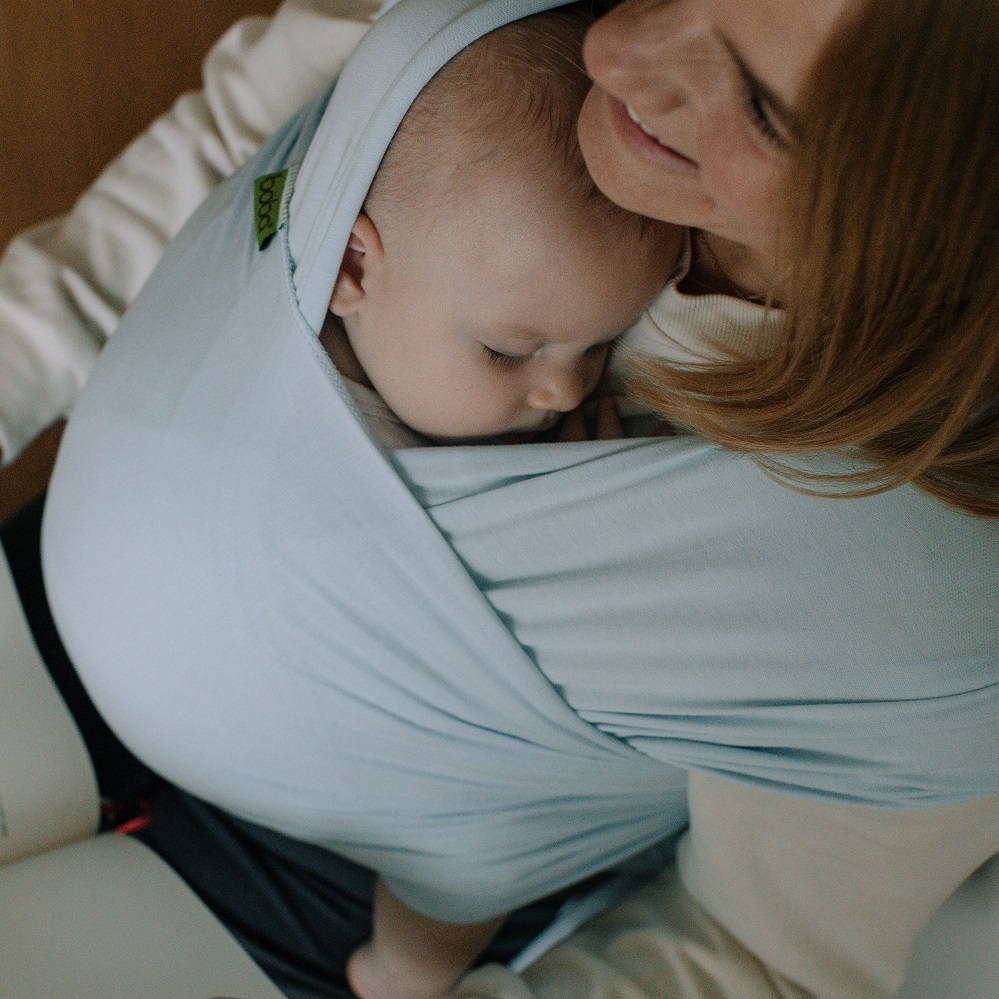 boba-wrap-serenity-light-blue-etoiles-en-portage.