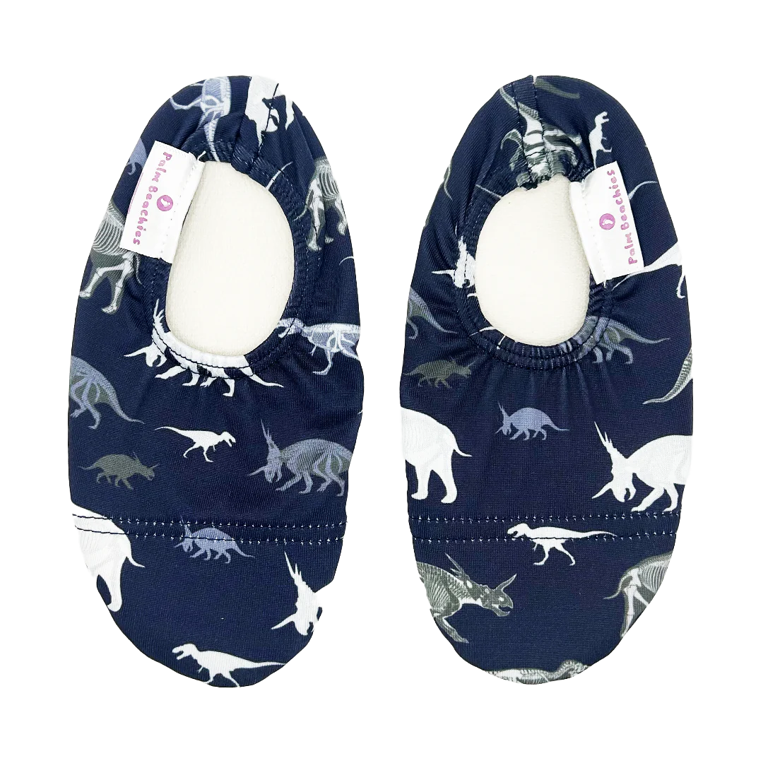 PalmBeachies_Dinosaur-chaussons-eau-etoiles-en-portage1.png