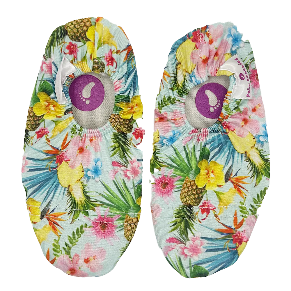 PalmBeachies_Pineapple-chaussons-eau-etoiles-en-portage2.png