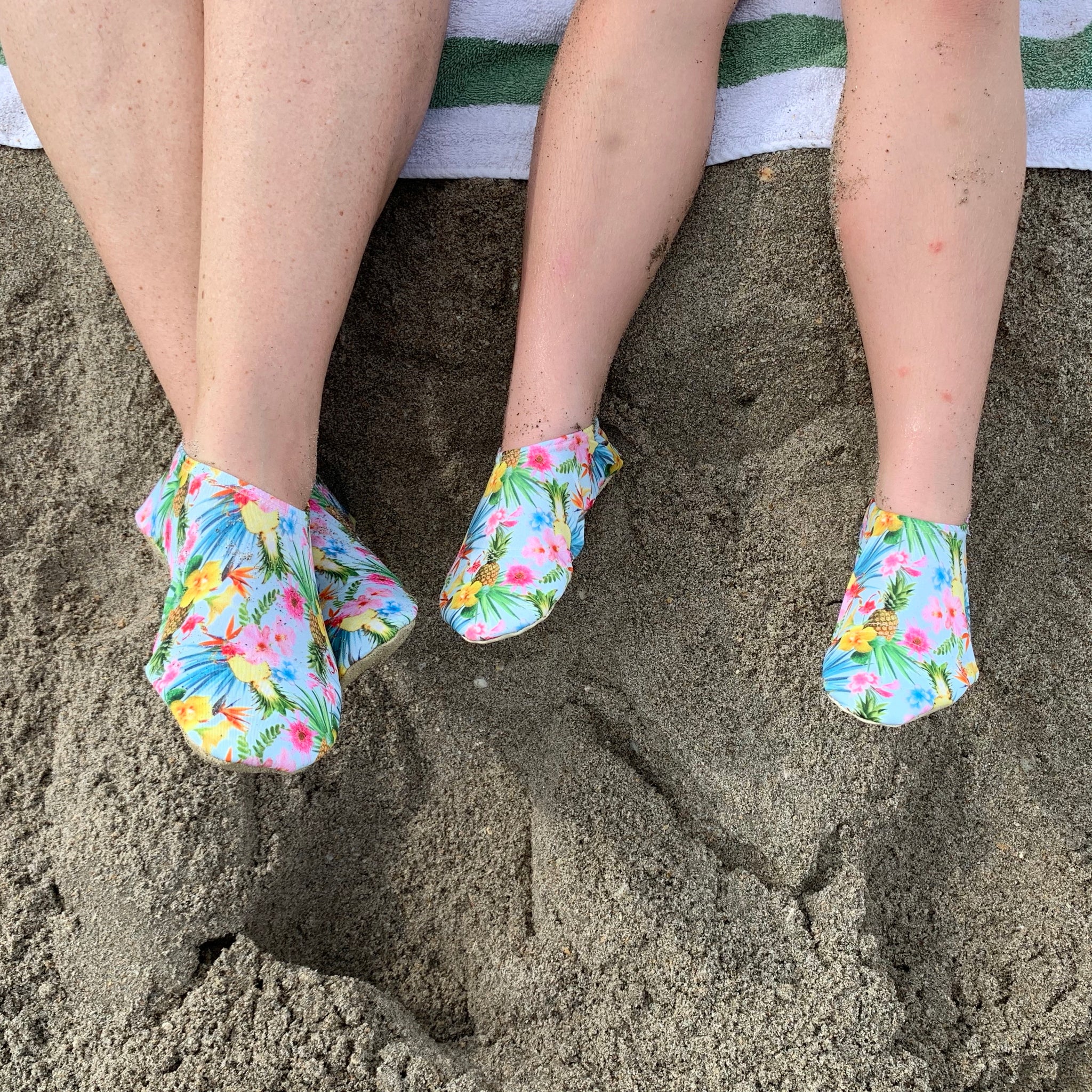 PalmBeachies_Pineapple-chaussons-eau-etoiles-en-portage3