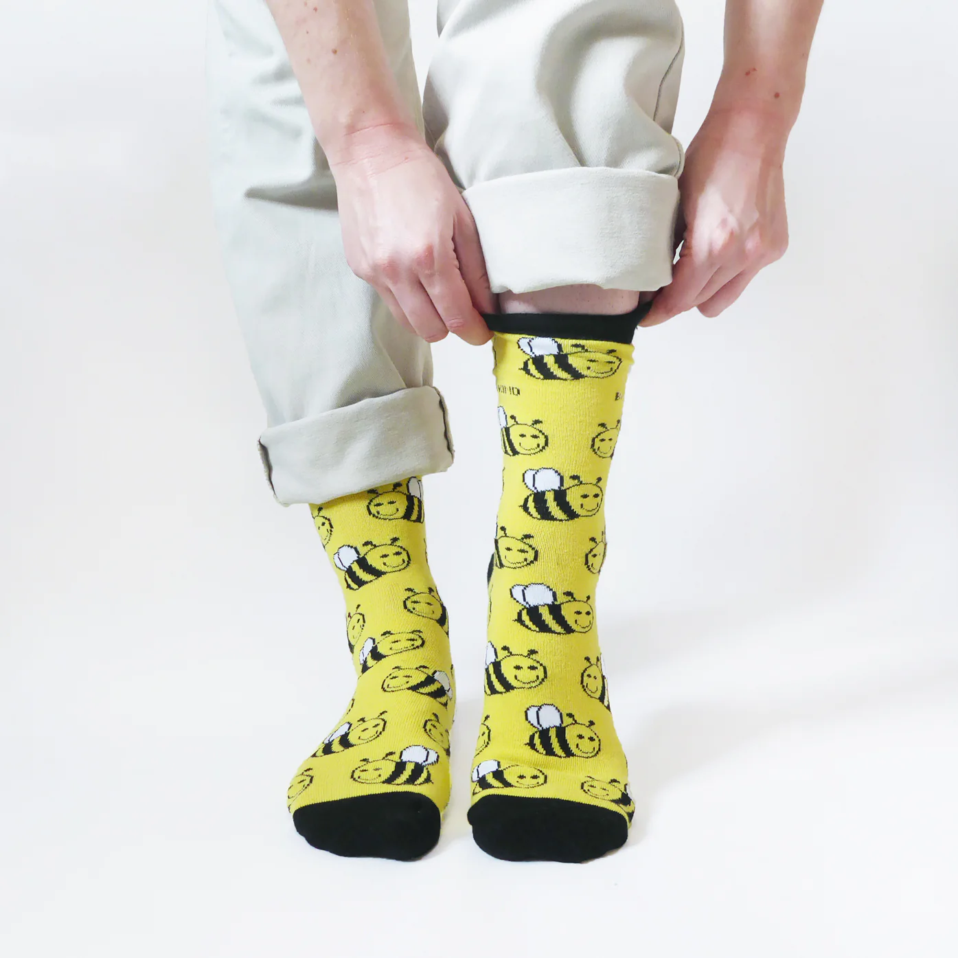 chaussettes-bambou-bare-kind-abeilles-etoiles-en-portage.jpg