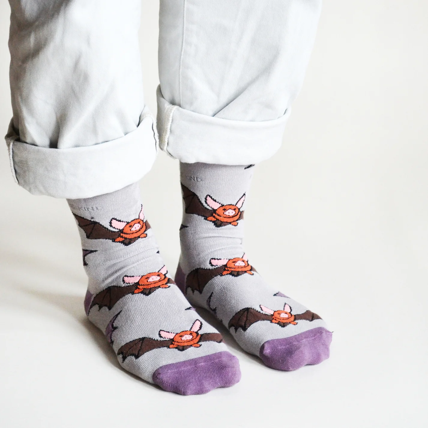 chaussettes-bambou-bare-kind-chauves-souris-etoiles-en-portage.jpg