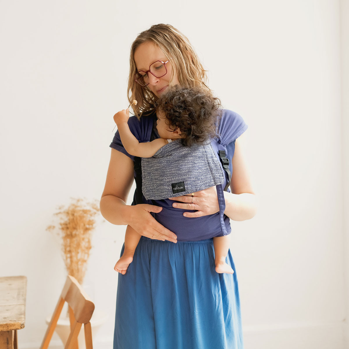 ptit-evo-neobulle-indigo-porte-bebe-hybride-etoiles-en-portage3